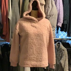 Women’s BP Fuzzy hooded. Pullover